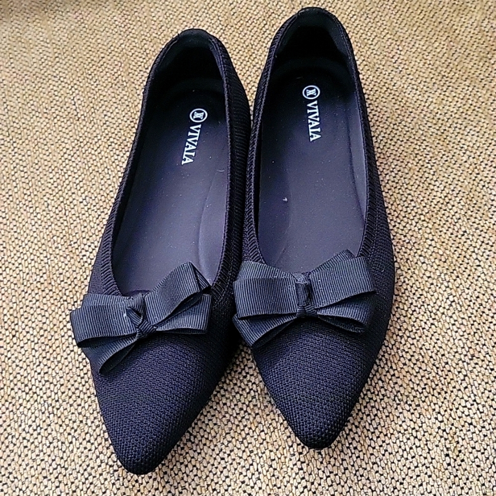 Vivalia breathable flats. Black size 8.  Never worn outside.  Like new.